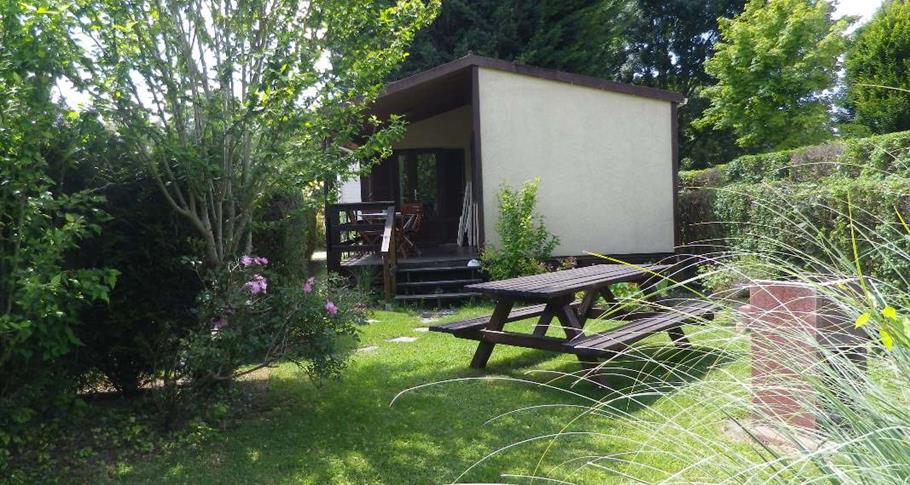 Rental of mobile home and tent at Camping Château de Bouafles, 4-star campsite, location camping caravanning, mobile home, sale new and used mobile homes near Rouen, camping edge of Seine in the Eure in Upper Normandy