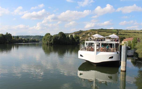 Boat tour - Chateau de Bouafles