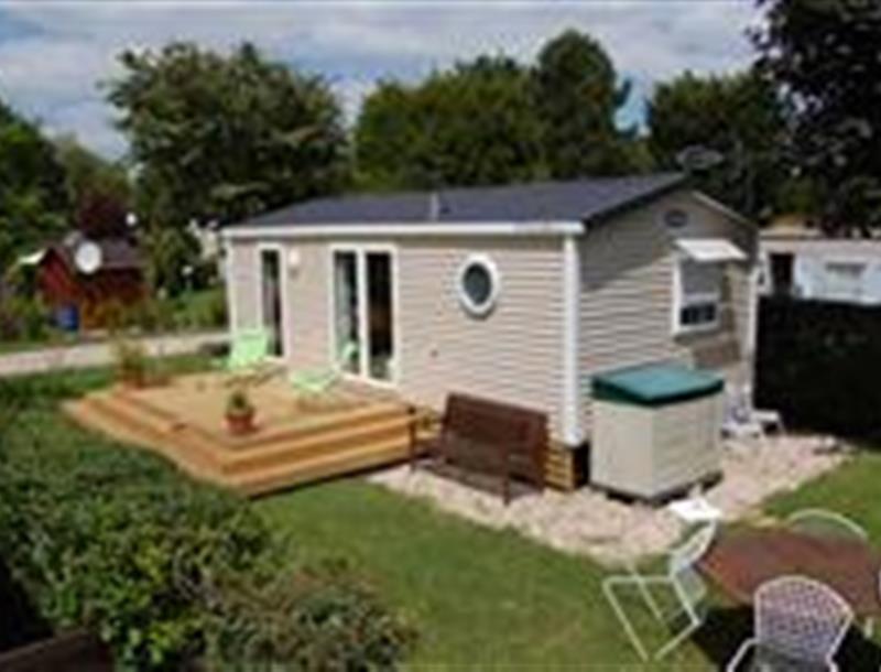 The mobile homes of Camping Chateau de Bouafles in Giverny 27 Eure Normandy