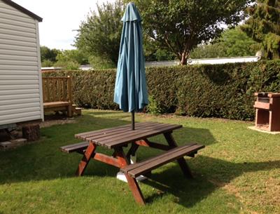 picnic table 