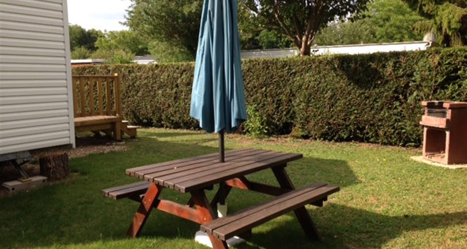 picnic table 