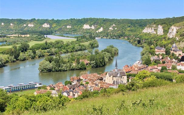 In the vicinity of Camping Château de Bouafles near Giverny in the Eure, in Normandy - Chateau de Bouafles