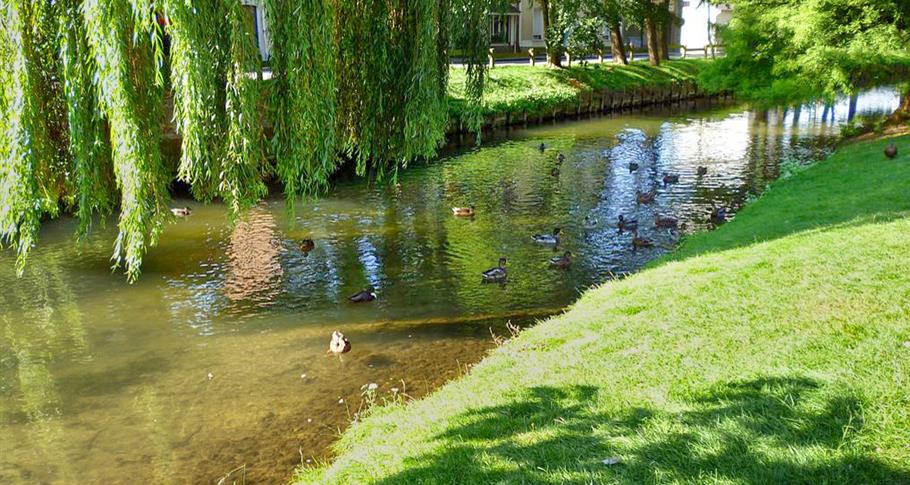 Evreux near Camping Castle Bouafles, camping 4 stars, location camping caravanning, mobile home, sale new and used mobile homes near Rouen, camping edge of Seine in the Eure in Upper Normandy