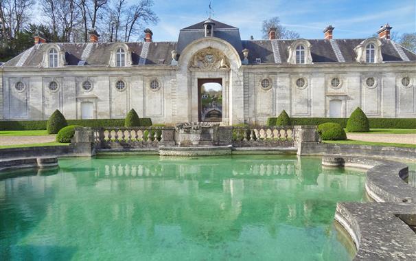 Château de Bizy near Camping Château de Bouafles, 4 star campsite, near Giverny in the Eure - Chateau de Bouafles