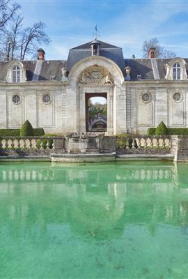 Château de Bizy near Camping Château de Bouafles, 4 star campsite, near Giverny in the Eure - Chateau de Bouafles